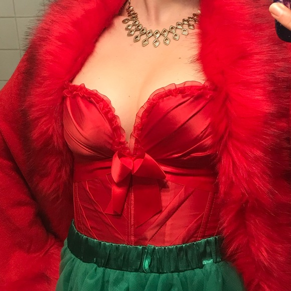 Red corset - Picture 3 of 3